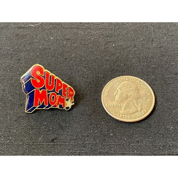 Vintage Super Mom Pin - Picture 2 of 2